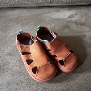 Ten Little Toddler Shoes – Size 5.5 (Unisex) Walker Shoes